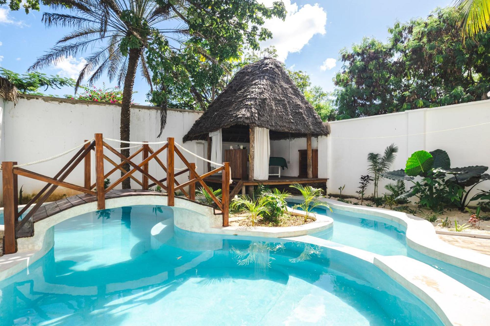 Tasneem Islamic Luxury Suites Jambiani  Bagian luar foto