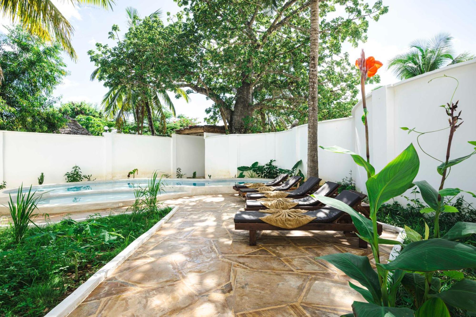 Tasneem Islamic Luxury Suites Jambiani  Bagian luar foto